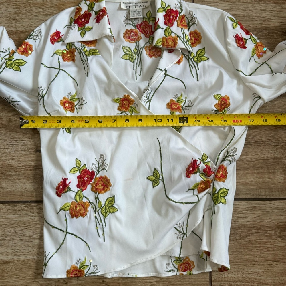 Sherrie Bloom Peter Noviello Chetta B Wrap Blouse Sz 10 White Embroidered Floral - Picture 15 of 16